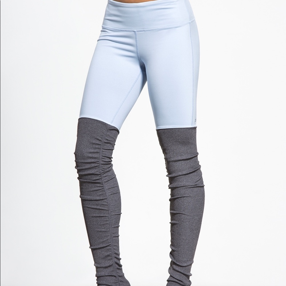 Alo goddess yoga leggings (light blue)